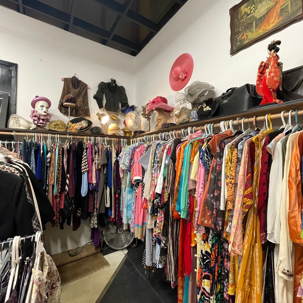 Henrietta's Vintage Clothing Out Of The Past 3
