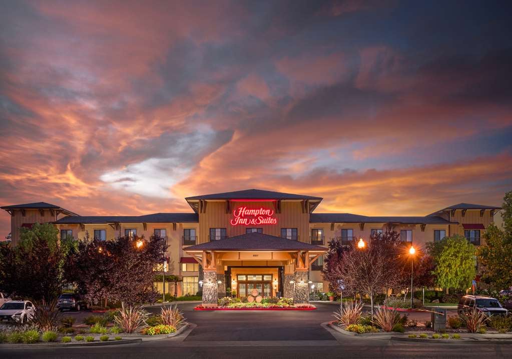 Hampton Inn & Suites Windsor - Sonoma Wine Country 1