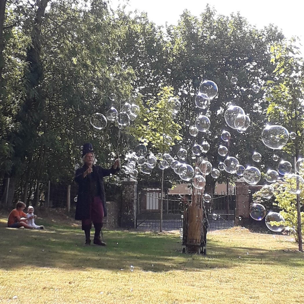 Spectacle Ensorcelarium avec la compagnie Memento Moribum 2