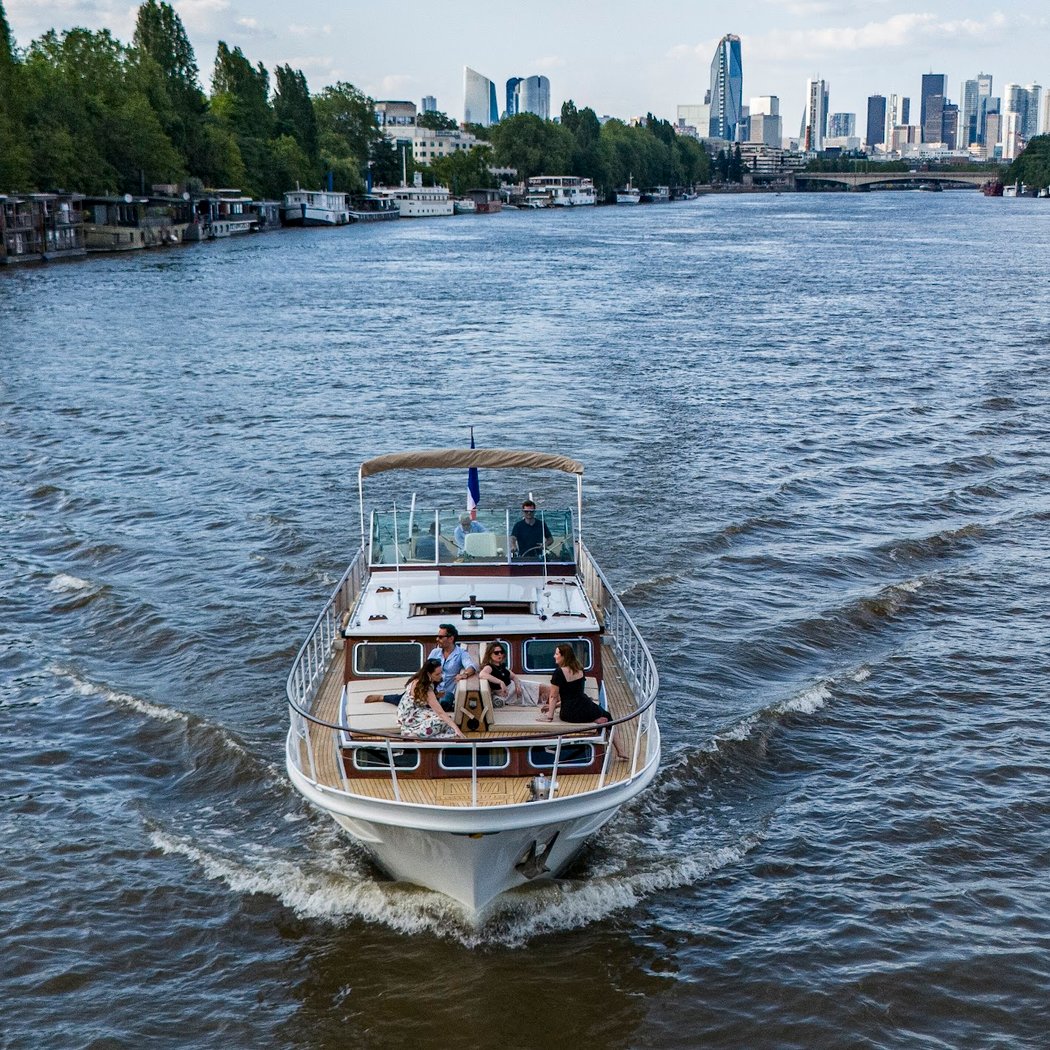Dolce Vita Yacht - Private Seine River Cruise Paris 1