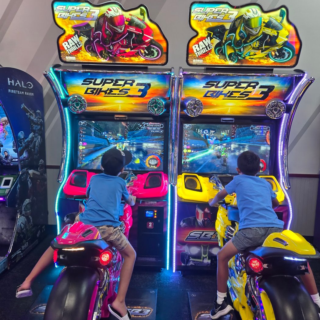 Chuck E. Cheese 1