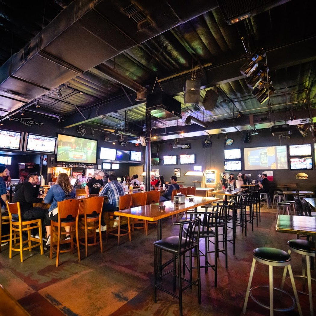 Headliners Sports Bar 2