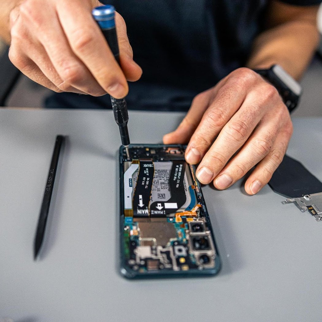 uBreakiFix - Phone and Computer Repair 1