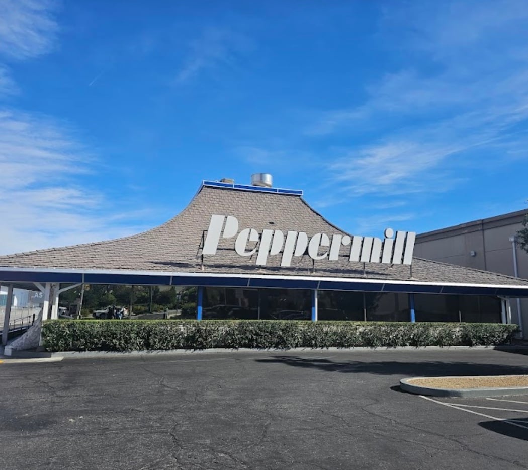 Peppermill and Fireside Lounge 3