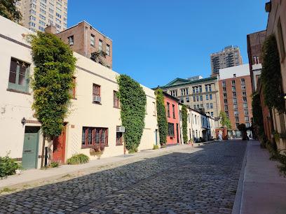Washington Mews 2