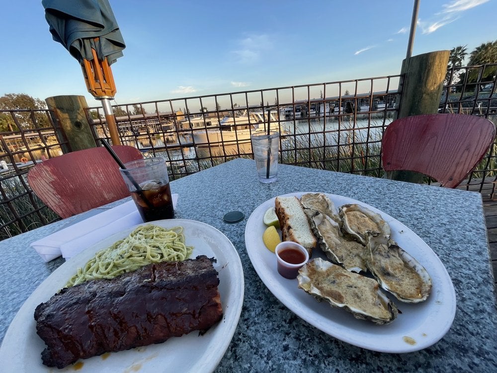 Garlic Brothers Restaurant and Bar 3