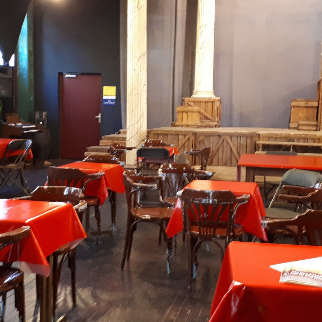 Théâtre immersif Jeune adulte perdue et fauchée 5