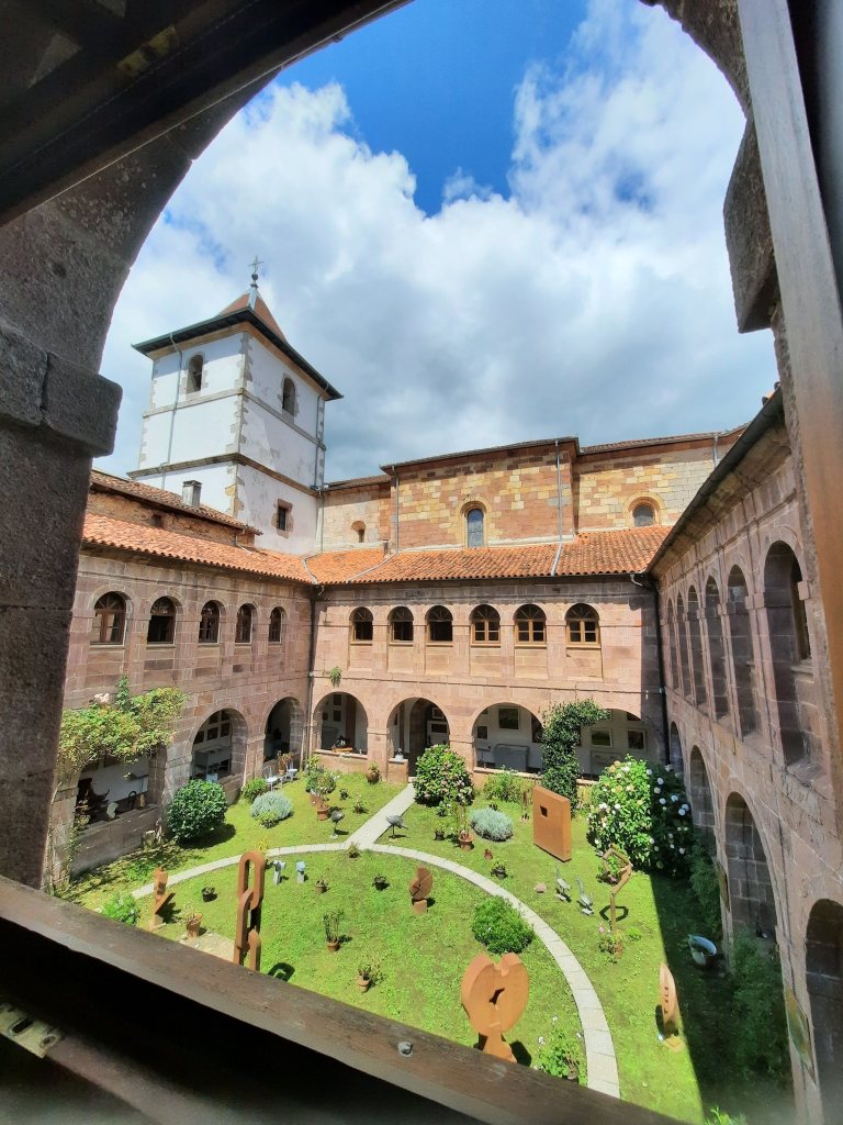 Urdazubiko Monastegia Monastère d'Urdax. Musée et "Expo-Zubi-Arte" / Monasterio de Urdax-Museo y "Expo-Zubi-Arte" 1