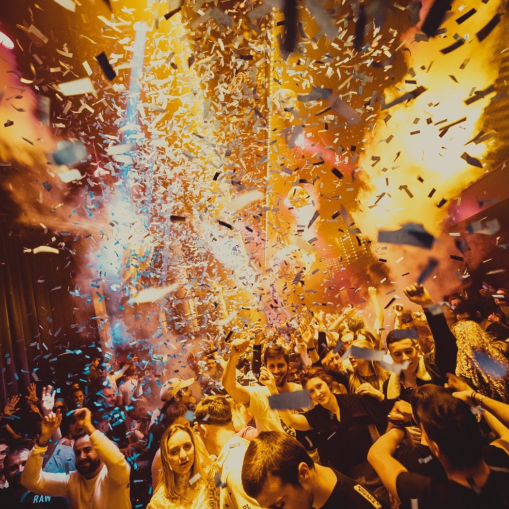 Azar Club 1