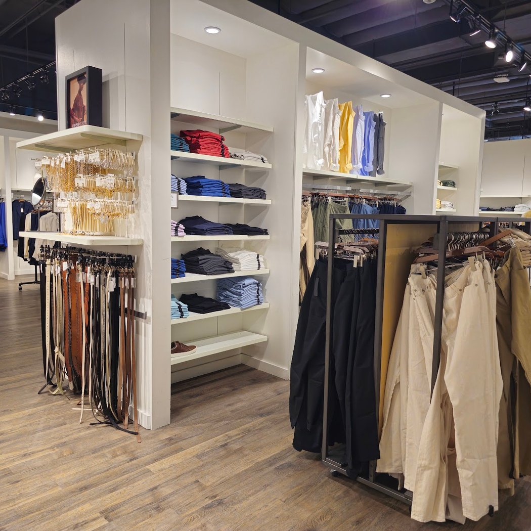 Banana Republic Factory Store 3