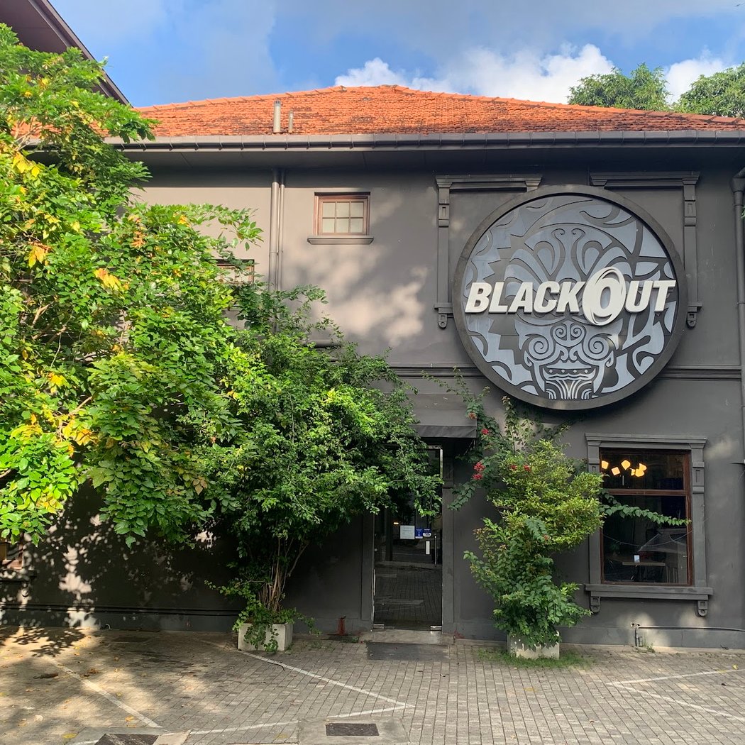 Blackout Bar & Restaurant 2