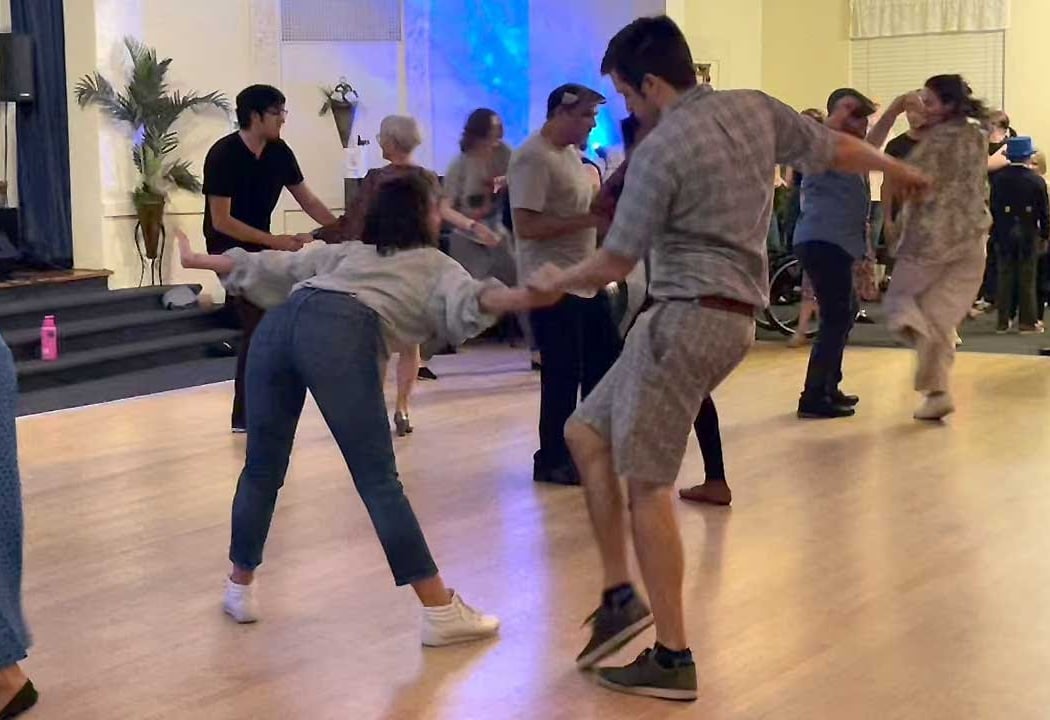 Beginner Lindy Hop Lesson + Social Dancing 3