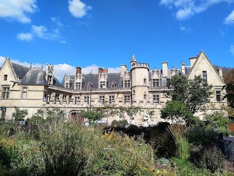 Enquête théâtralisée : Mary à Cluny, une reine en cage 2