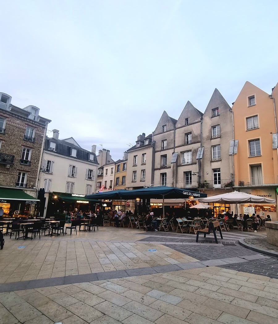 Pl. de la Fontaine 2