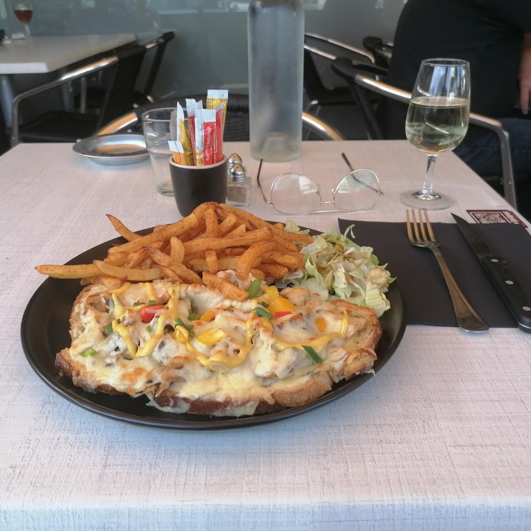 LE SAVIGNAC BAR 1