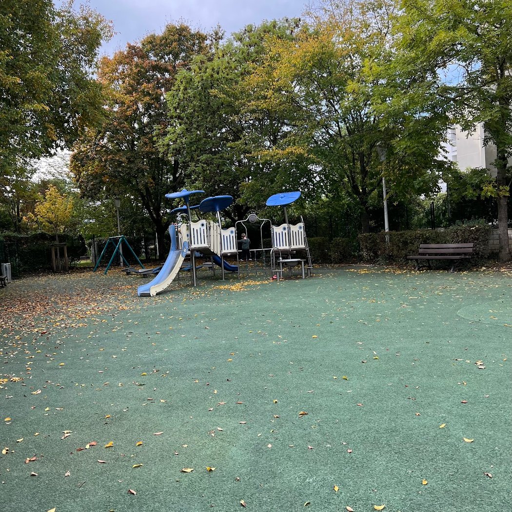 Aire de jeux d'enfants 1