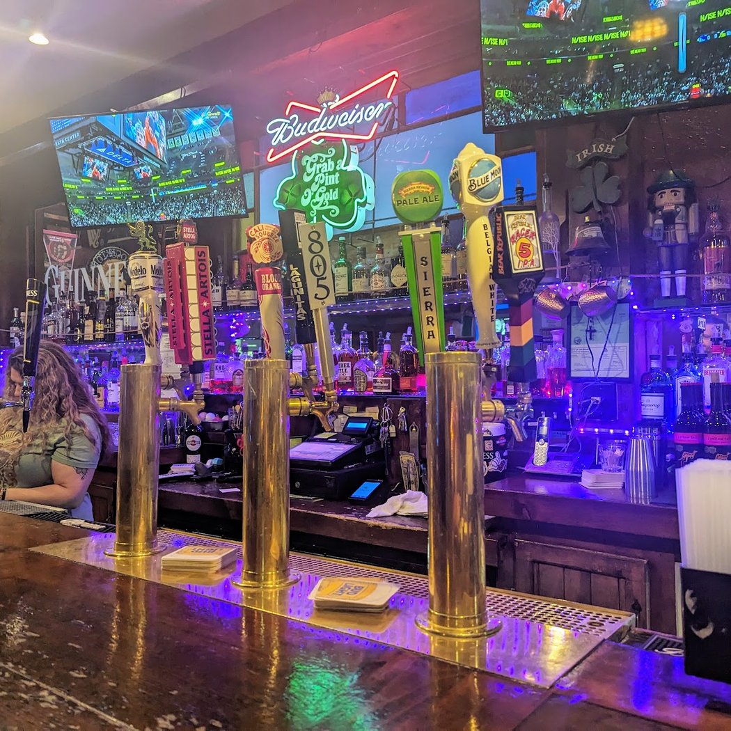 Newell's Cocktail Lounge 3