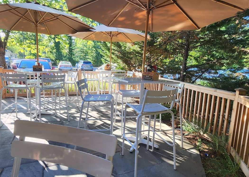 Lures Bar and Grille 2