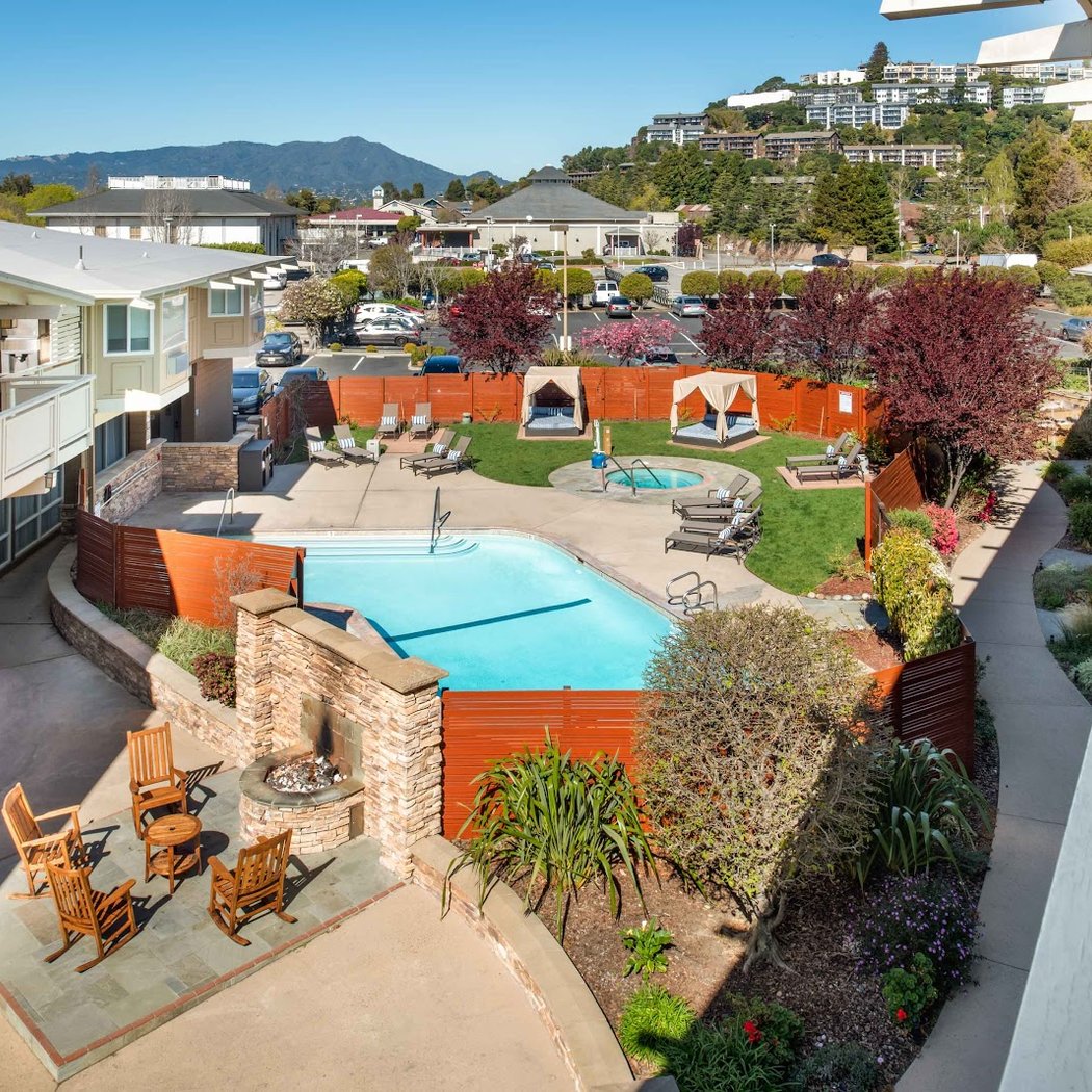 The Lodge at Tiburon 1