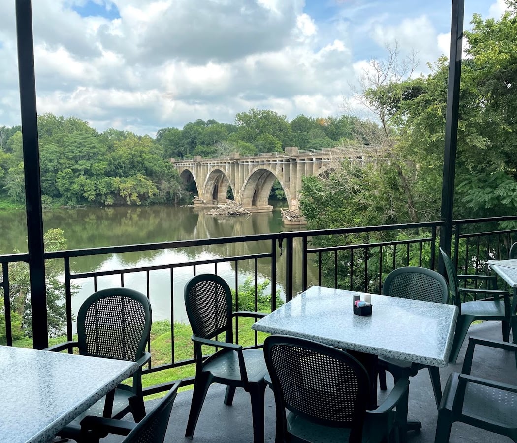 Brock's Riverside Grill 3