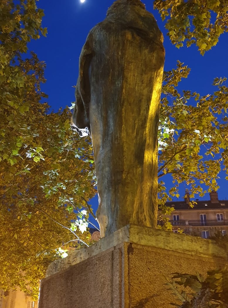 Monument to Balzac 3