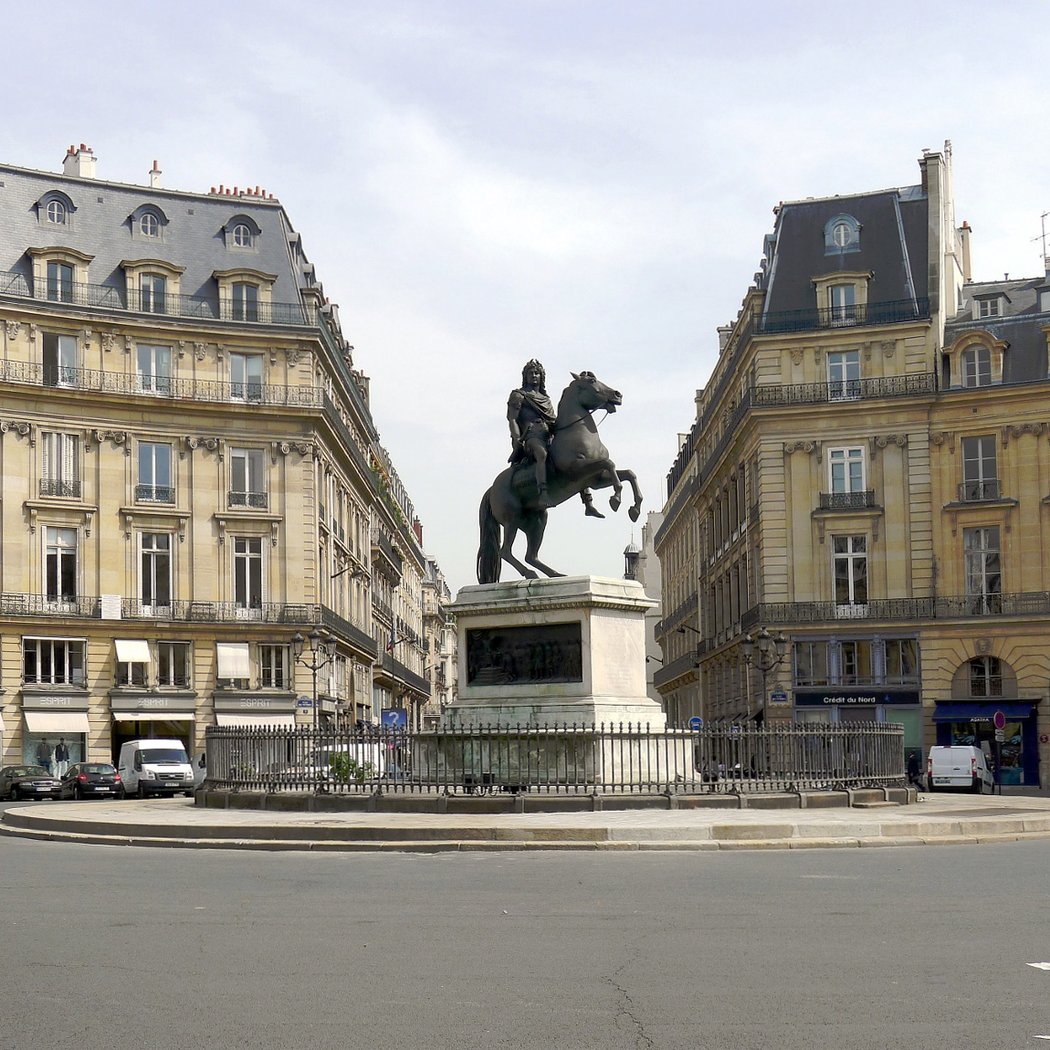 Place des Victoires Circle 2