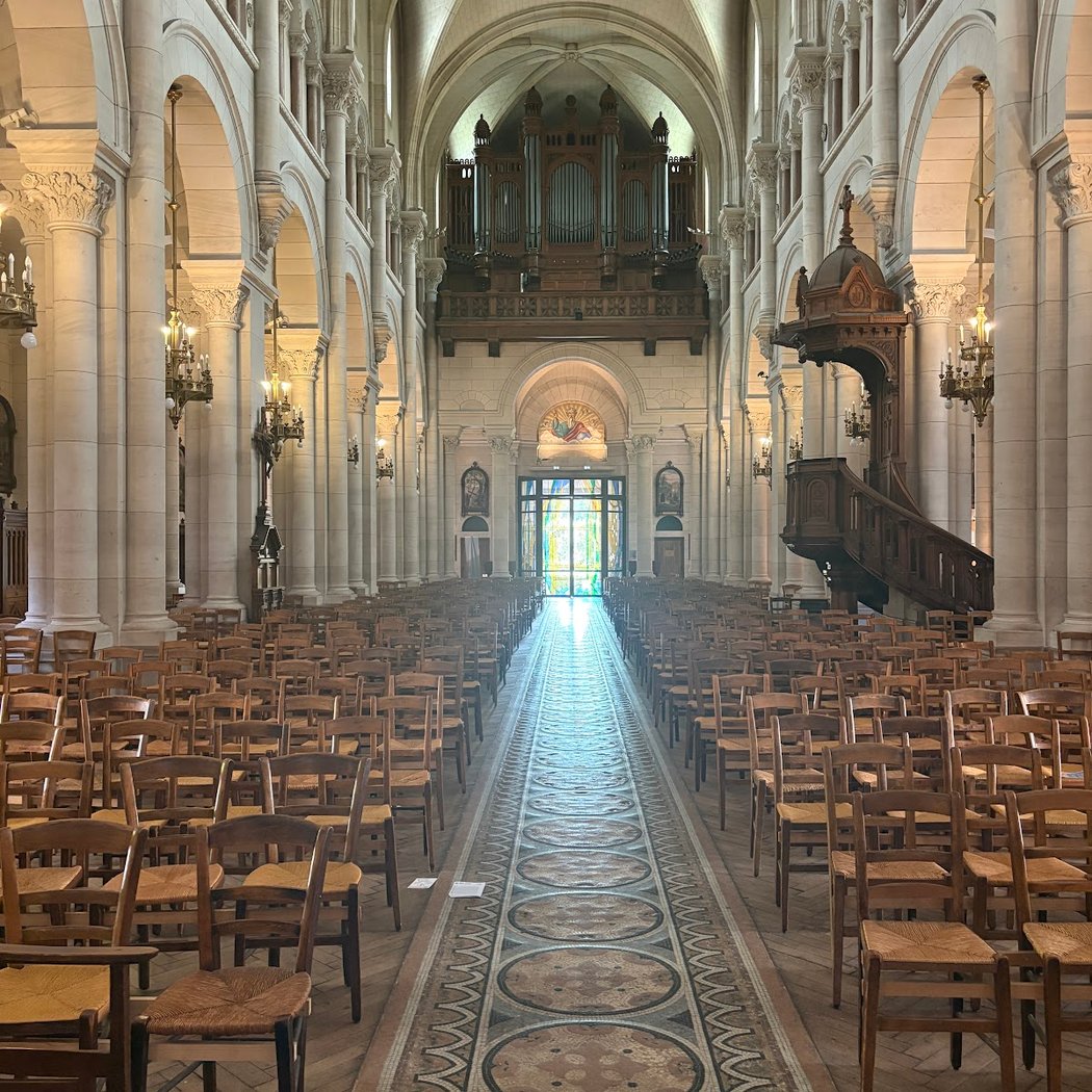 Eglise Catholique Saint Pierre de Neuilly 3