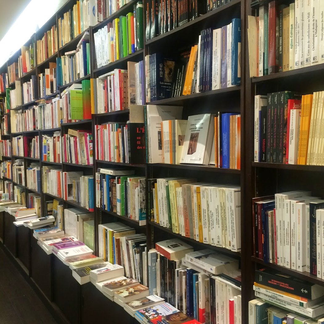 Bookstore Presence Africaine 3