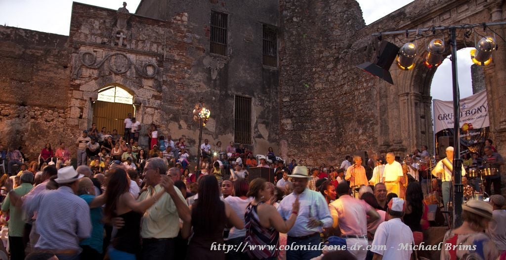 Grupo Bonyé Live at the Ruins of San Francisco 1