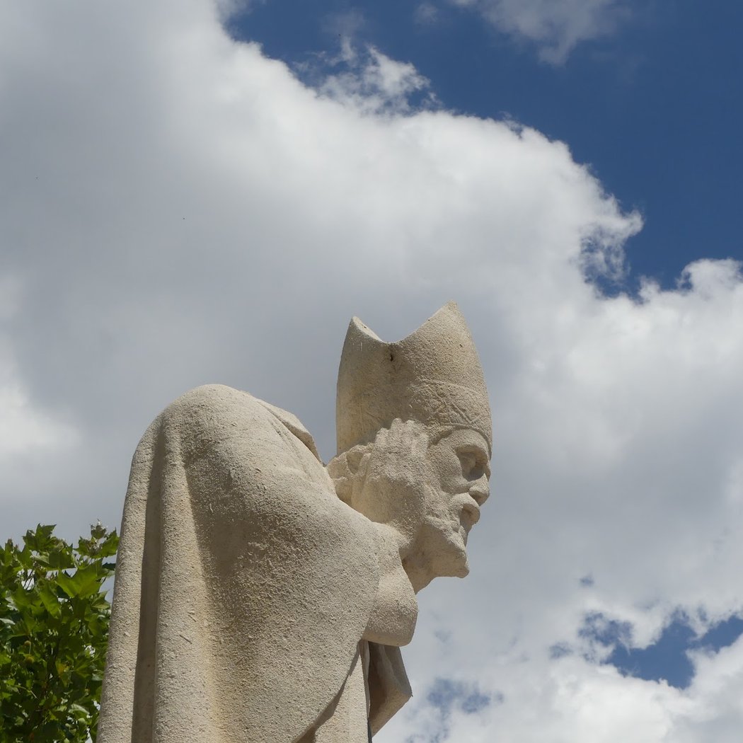 Statue of Saint-Denis 1