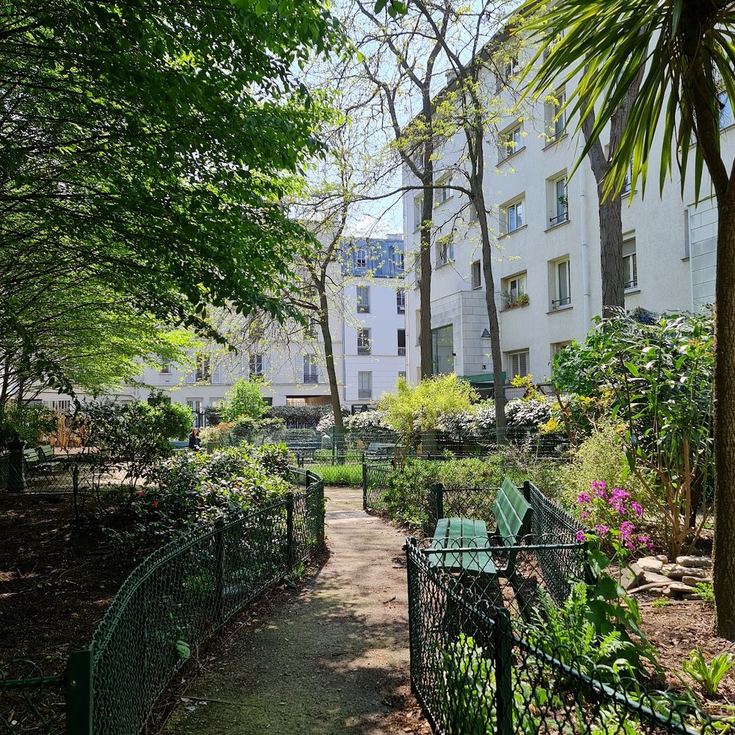square de la Folie-Régnault 1