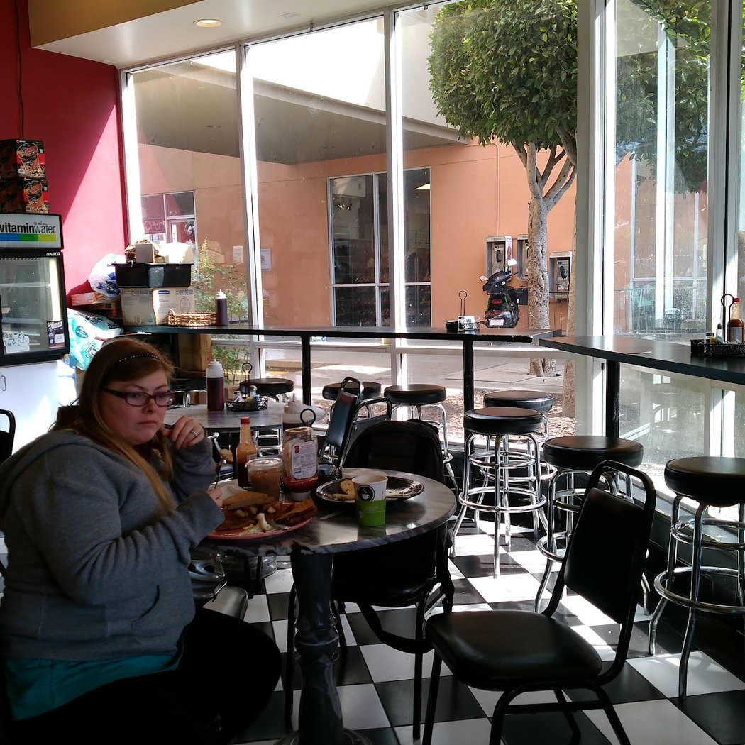 Tiffanys Cafe 3