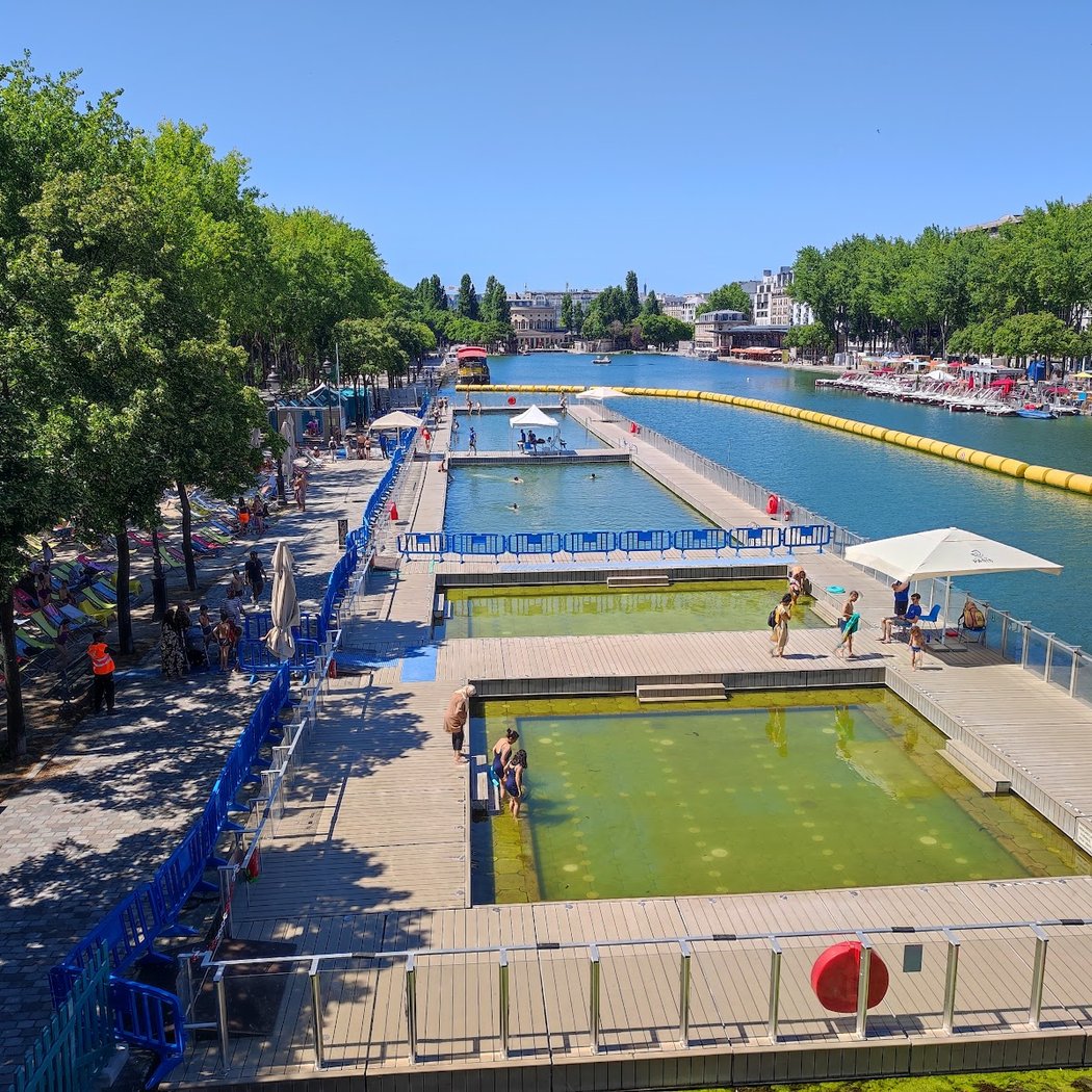 Baignade au canal de la Villette 1
