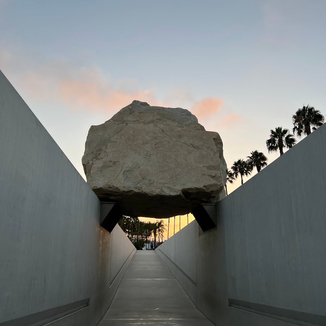 Public Art "Levitated Mass" 2