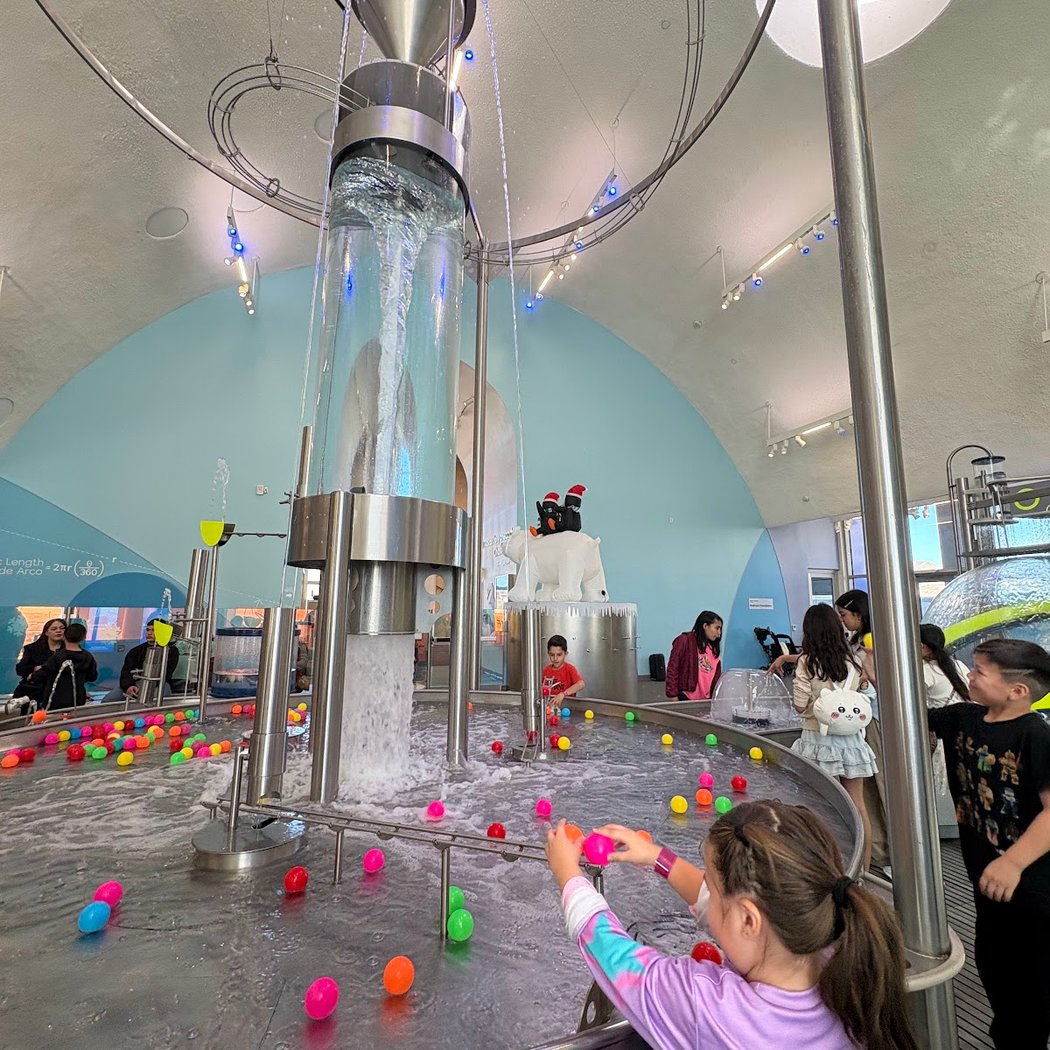 La Nube STEAM Discovery Center 3