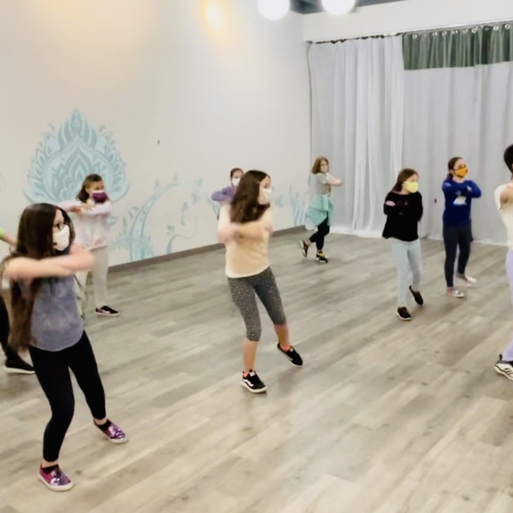 Studio Anthurium (English-Russian speaking classes for bilingual kids and adults, Decor, Event Venue and planning) 3