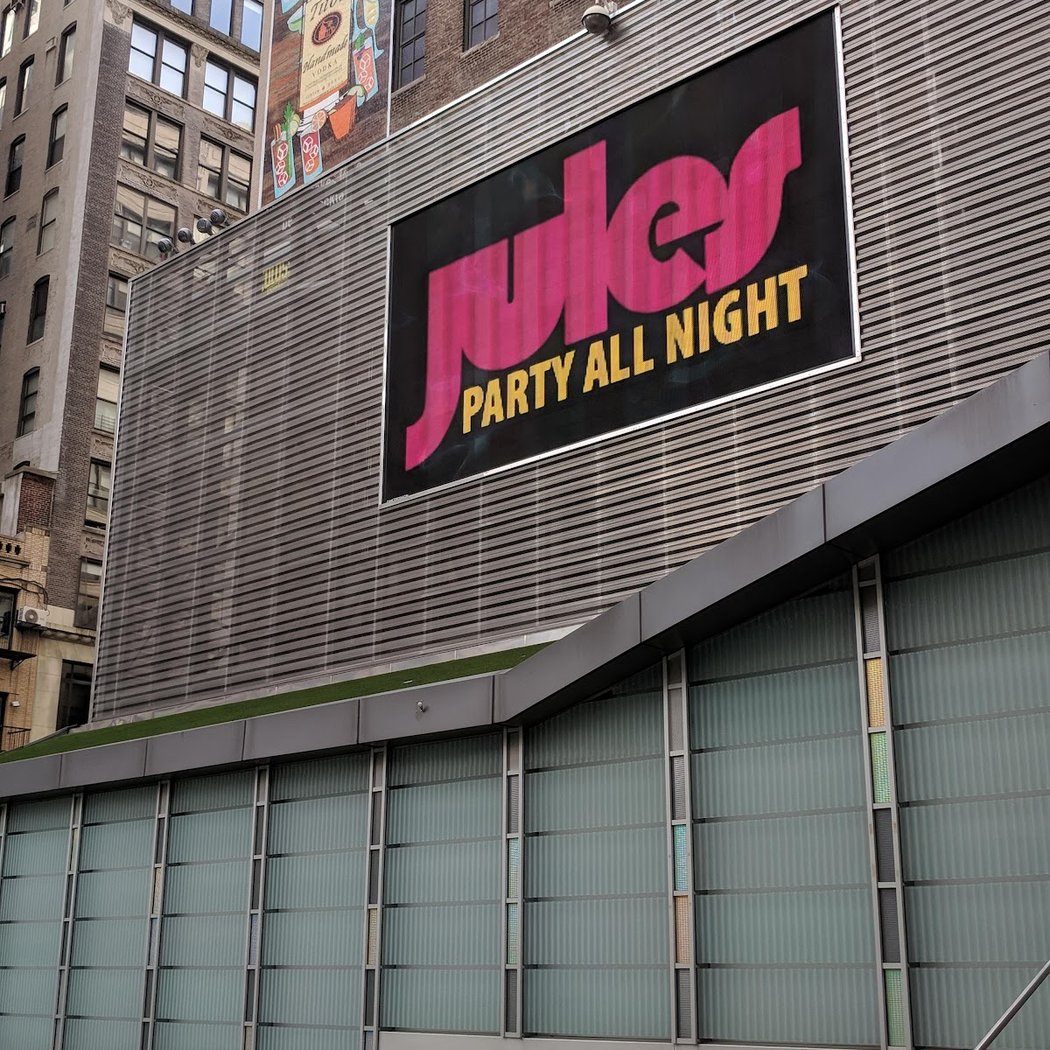 Big Screen Plaza 3