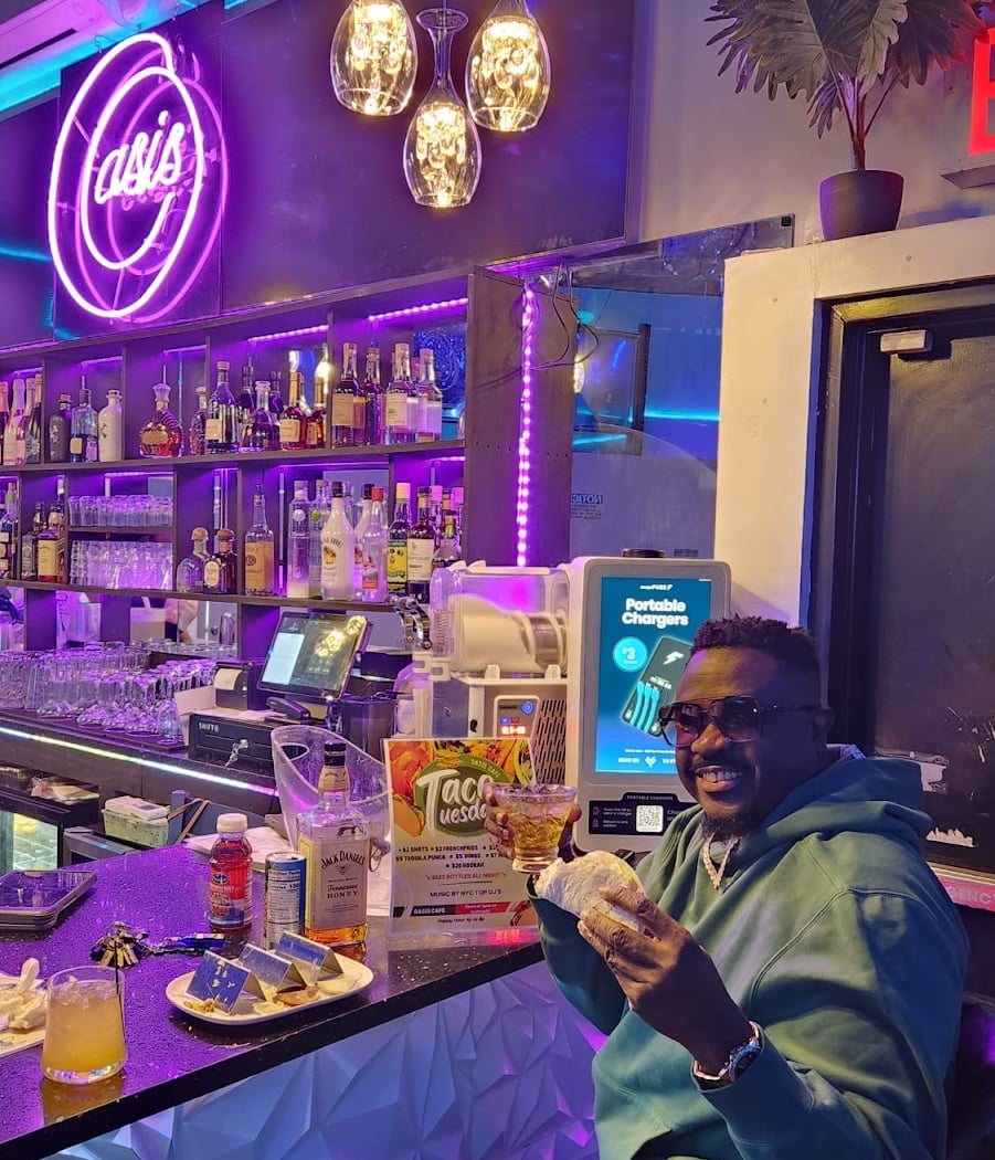 Oasis New York Bar & Lounge 2