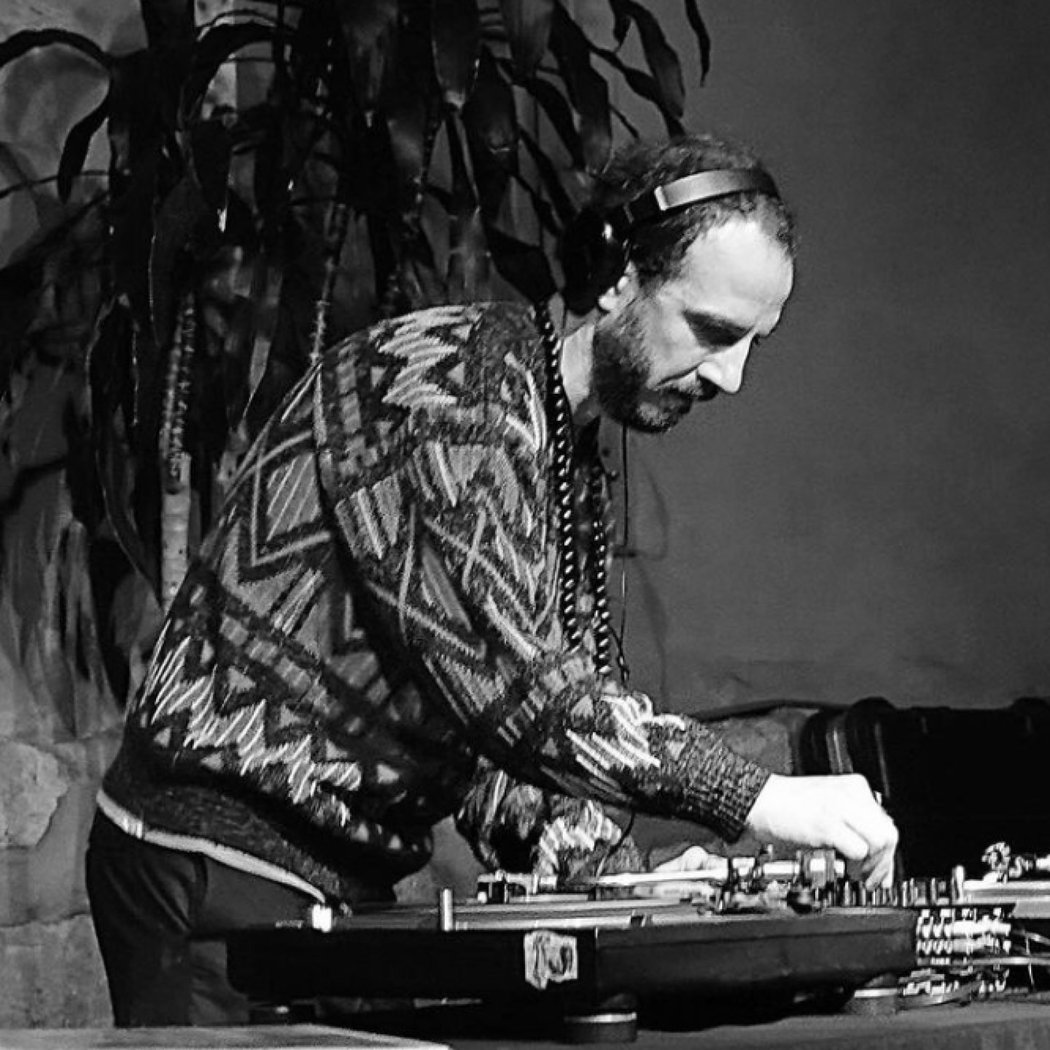 Open House Thursday with DJ Moppy 4