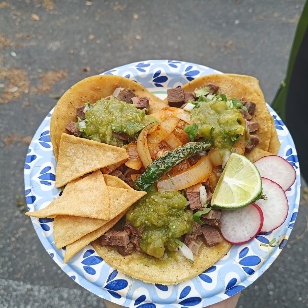 Tacos los Chapulines (food truck) 1