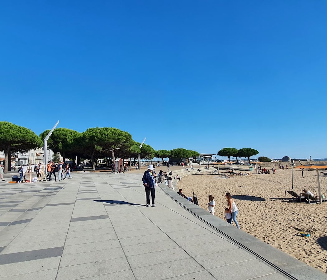 Poste de secours - La grande plage 1
