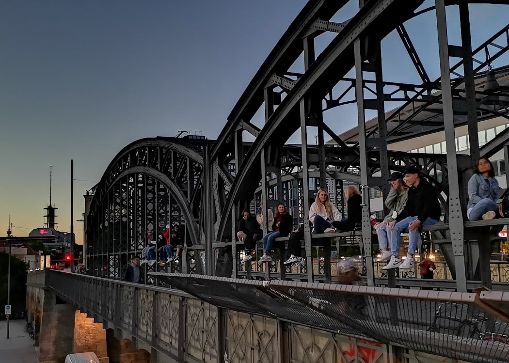 Hackerbrucke 3