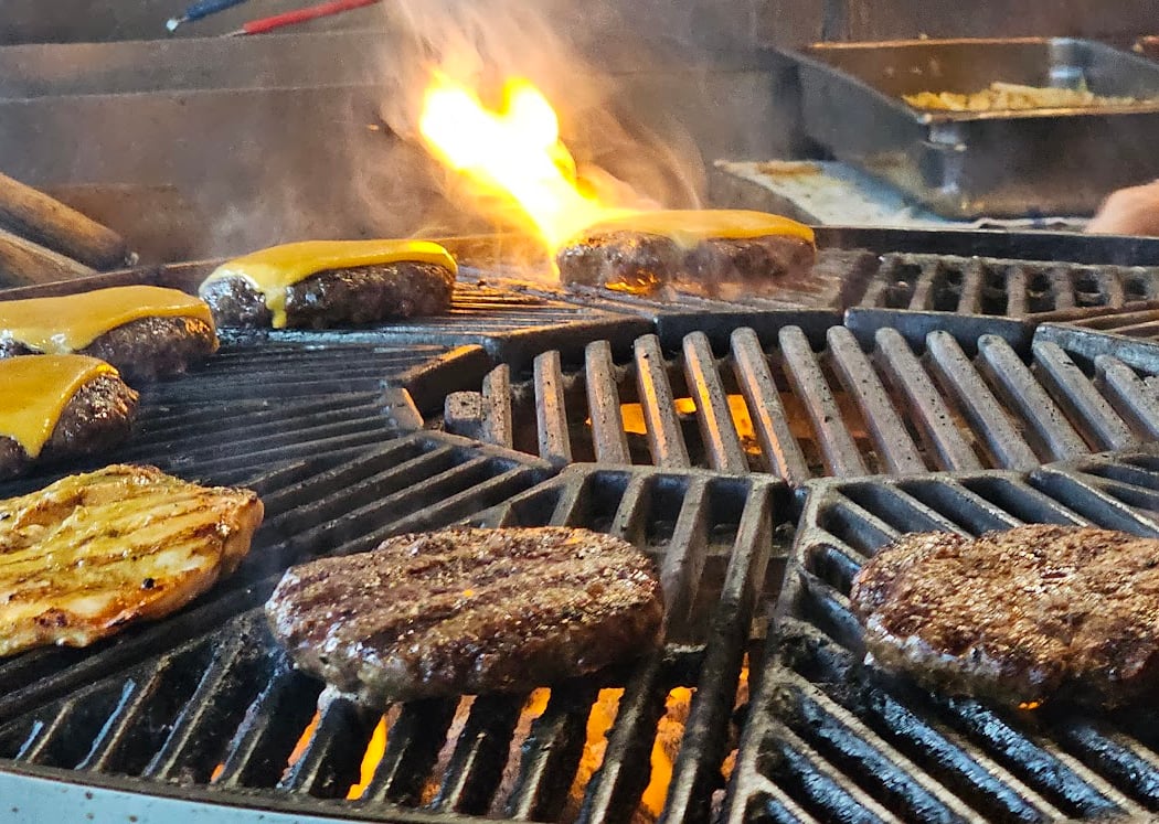 Mo's Grill 1