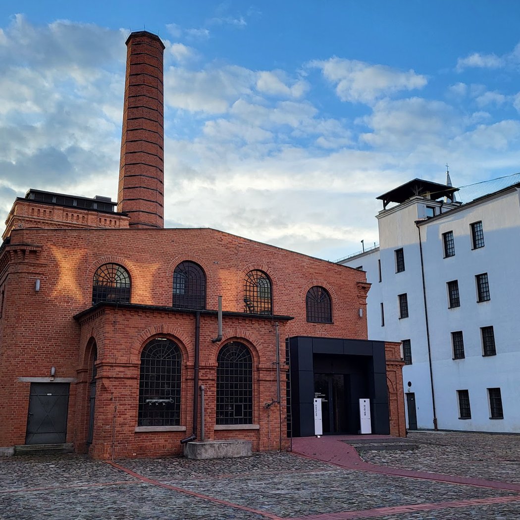 18th International Triennal of Textile: Deconstruction/Reconstruction 3