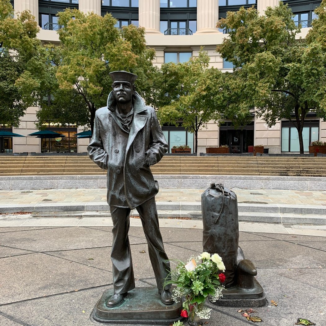 US Navy Memorial Plaza 1