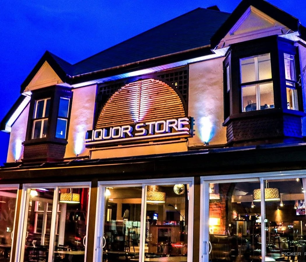 Liquor Store Resto Club Magog 2