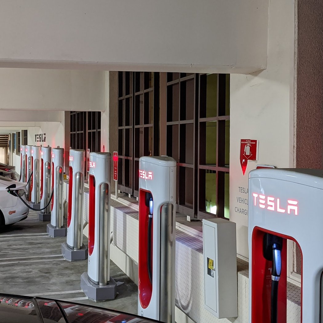 Tesla Supercharger 2