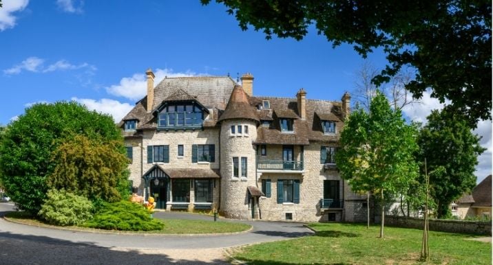 Visit to the park and château of the Institut médico-éducatif de la Sapinière 1