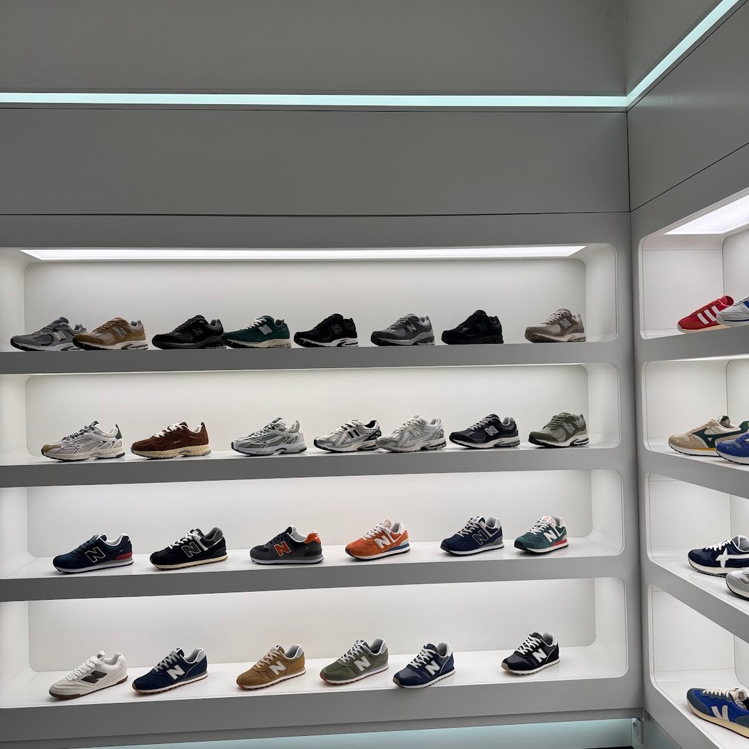 Shoes Bar 1