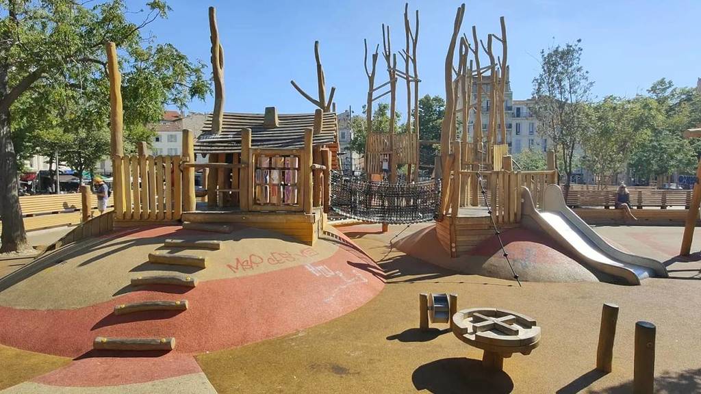 Aire de jeux la Plaine 1
